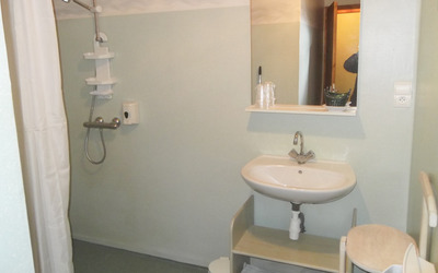 Salle de bains chambre verte